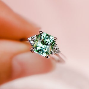 Anillo de turmalina verde menta Anillo de compromiso de turmalina en plata de ley 925 Regalo personalizado para ella Anillo llamativo de turmalina verde vintage
