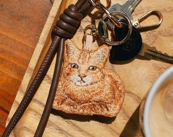 Llavero de gato naranja bordado: Charm con gran detalle