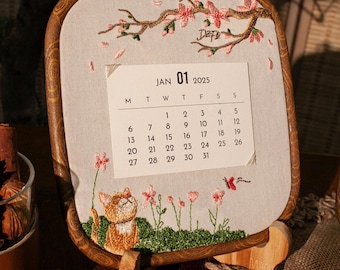 Calendario bordado 2025 - Realizado por Defo Studio