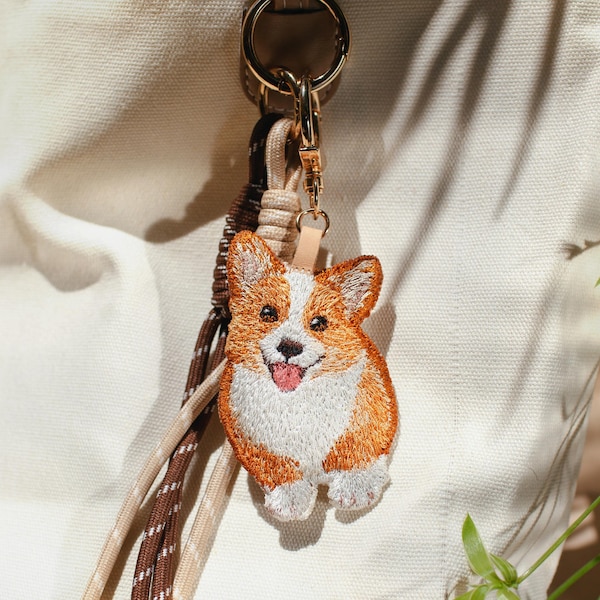 Llavero de corgi bordado (dije). Acabado de alta calidad. Un regalo único para familiares y amigos.