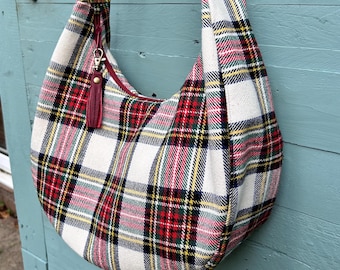 Wool tartan sling bag with more tartan lining. Fab deadstock tartan. Ideal for cross body or shoulder. Adjustable strap. Inner pocket.