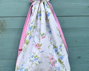 Large laundry bag, made from beautiful vintage fabric. Fully lined, with handles. Pretty & colourful. Reclaimed, reusable. Handmade.
