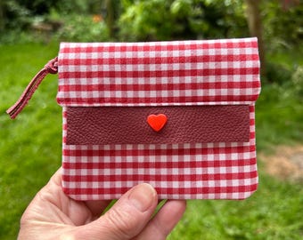 Upcycled gingham and hearts fabrics & leather purse. Interior zip purse and 2 card/banknote slots. Snip closure. Sustainable, eco friendly.