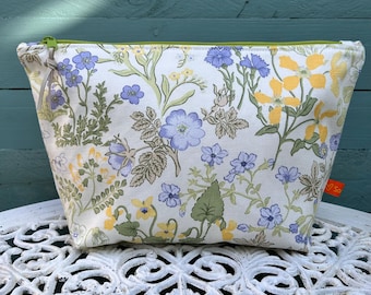 Vintage fabric large zipped pouch. Lined with pretty yellow upcycled fabric. Ideal for makeup, toiletries, crafts and more. Sustainable.