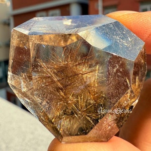 Pierre de quartz rutile fumé de haute qualité, forme libre de quartz rutile fumé doré scintillant
