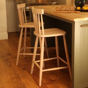Scandinavian Nordic Mandal Bar Stool with Back for Kitchen Counters and Breakfast Bars, Finished in Natural Colours Bild 9