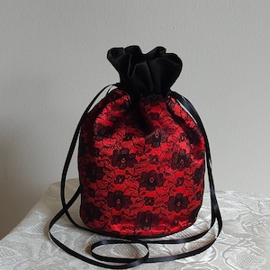 Sac de soirée en satin rouge avec dentelle noire Sac à bandoulière avec cordon de serrage Sac à main de soirée victorien