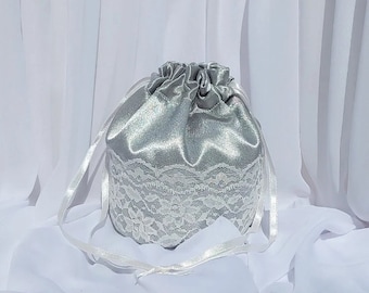 Borsa da sposa in raso grigio argento con pizzo bianco per sposa o damigella d'onore