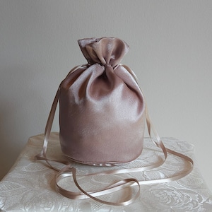 Sac Dolly en satin scintillant couleur café latte pour demoiselles d'honneur, sac à main de mariage