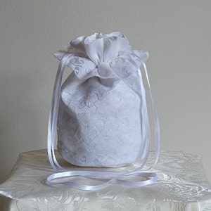 Sac en satin blanc et dentelle pour demoiselles d'honneur sac à main poignet jour de mariage fille de fleur porte-monnaie nuptiale sac à main réticule Whimseygoth