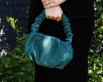 Borsa a mano in finta seta realizzata a mano: borsa da sera da matrimonio con manico elastico.