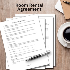 Puede incluir: Un documento legal en blanco y negro titulado "Contrato de alquiler de habitación". El documento describe los términos de un contrato de alquiler de habitación entre un arrendador y un inquilino. El documento incluye secciones para las partes, la propiedad, el uso de la propiedad, el plazo del arrendamiento y otros términos.