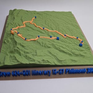 Carte de randonnée topographique personnalisée imprimée en 3D -- Commémorez votre aventure de randonnée