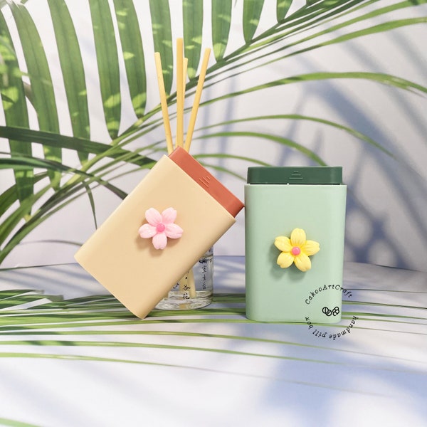 Sakura Flower Medicine Box, Cute Flower Pill Case, Portable Pull Pill Box, Small Medicine Case, Travel Pill Organizer, Pill Case for Purse