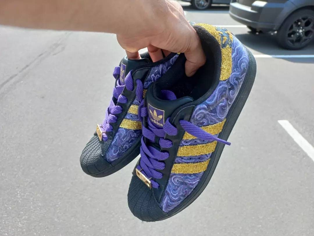 Custom adidas -