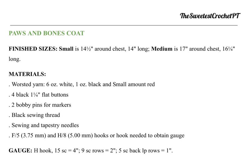 Puede incluir: Un documento titulado Paws and Bones Coat de TheSweetestCrochetPT. Enumera tama&ntilde;os terminados para peque&ntilde;o y mediano, materiales que incluyen hilo de estambre blanco, negro y rojo, cuatro botones planos de 3,17 cm, horquillas, hilo, agujas y ganchos F/5 y H/8.