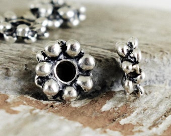 Madeliefje rondelle-kralen, verzilverde schijfafstandskralen 6 x 2 mm, antiekzilveren kralen 2 mm gat, bloemenring metalen buiskralen, 10 stuks