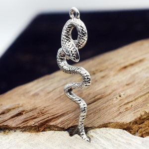 Schlangen-Anhänger, Schlangencharme 38 mm, Tieranhänger-Charme, versilberte Schlangenkette, Ohrringe Charme, Schlange 3D, Schlangen-Schlüsselkette, 1 Stück