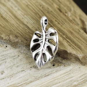Leaf Charms 13x20mm, Silver plated Leaves Small Pendant, Antique Silver Double Sided Leaf Pendant, Nature charm for Jewelry Making, 3 pcs