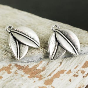 Leaf Charms 16x14mm, Silver plated Leaves Small Pendant, Antique Silver tone Double Leaf Charms, Nature charms, 4 pieces