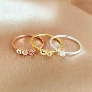 Anillo de letra personaliz, anillo inicial pequeño y delicado, anillo de plata de ley, anillo de apilamiento, anillo de nombre personalizado, anillo de sello, regalo de dama de honor, anillo de parejas
