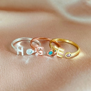 Anillo con piedra de nacimiento inicial personalizado, anillo con nombre grabado, anillo con letra ajustable, anillo con nombre minimalista, regalo de dama de honor, regalo para ella, regalos de cumpleaños