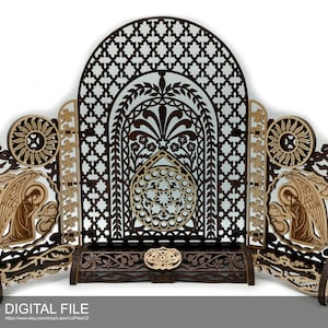 Puede incluir: Una pieza de arte de pared decorativa de madera con un acabado marrón y dorado. La pieza presenta un arco central con intrincados diseños florales y dos paneles laterales con figuras de ángeles. El arco tiene un patrón geométrico y las figuras de ángeles sostienen flores.