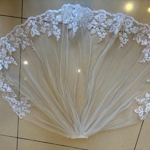 White, ivory, lace applique veil, single-layer elegant bridal lace veil