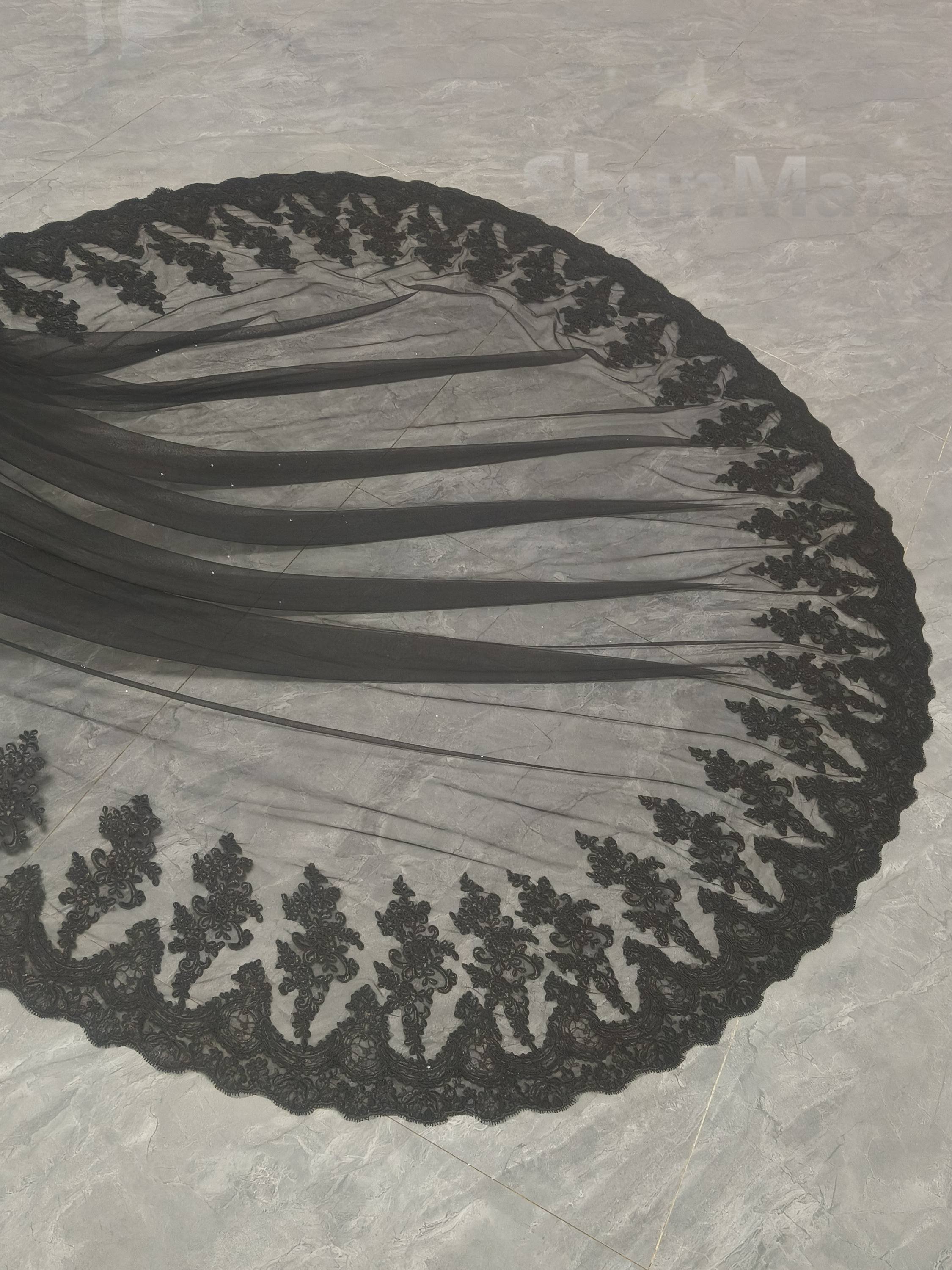 Lace Veil V-Top-Black
