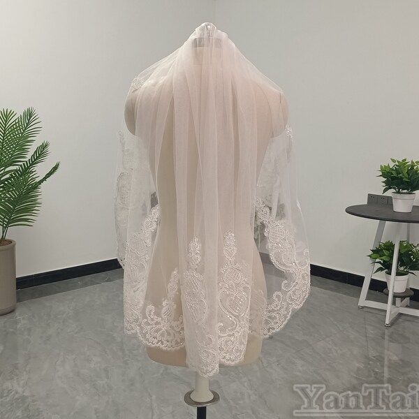 Single Layer Sequin Lace Bridal Veil White Ivory Sequin Lace Veil Romantic Wedding Lace Short Veil with Comb