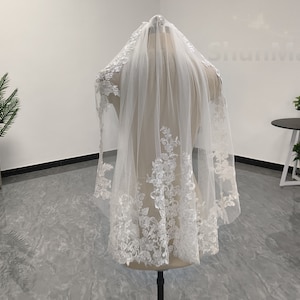 White Ivory Lace Applique Veil One Layer Short Wedding Veil Elegant Bridal Lace Veil Elbow Length Veil