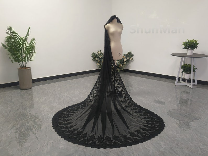 Lace Veil V-Top-Black