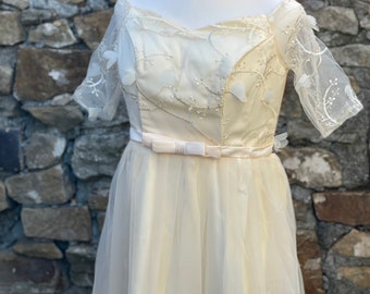 Ivory colour pear flower tulle Wedding/ party dress