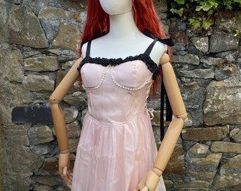 Mini linda muñeca rosa como vestido