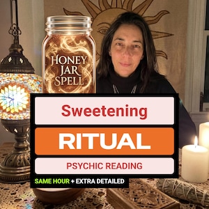 Peut inclure: Un graphique numérique montrant un bocal en verre avec le texte Honey Jar Spell, superposé sur une personne. En dessous, un cadre noir contient le texte Sweetening RITUAL PSYCHIC READING en rouge, blanc et orange, avec SAME HOUR + EXTRA DETAILED.