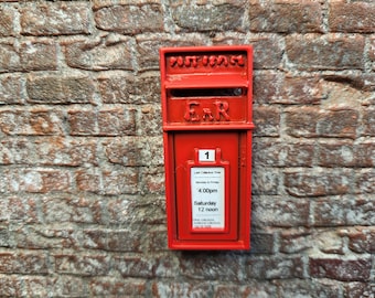 Buzón de pared para casa de muñecas EIIR escala 1/12