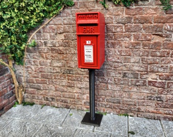 Dollhouse post box EIIR 1/12 scale