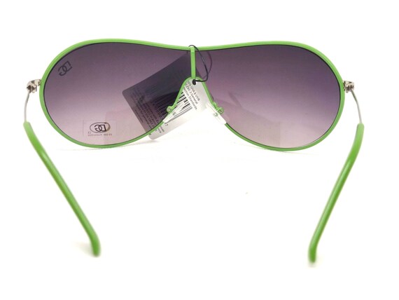 Buy Green Aviator Sunglasses With Pink Case: Designer Style  display picture 2
