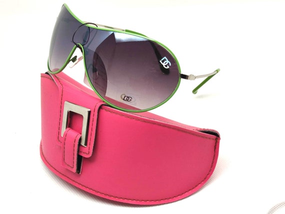 Green Aviator Sunglasses With Pink Case: Designer Style  display picture 1