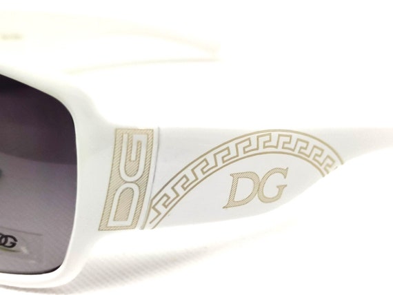 Oversized White Shield Sunglasses: Greek Style, Orange Case  display picture 3