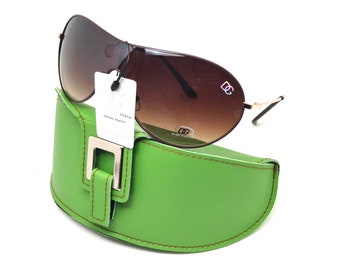 Brown Aviator Sunglasses: Designer Style with Green Case