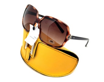 Gafas de sol cuadradas extragrandes: gafas de diseño con montura marrón y estuche amarillo