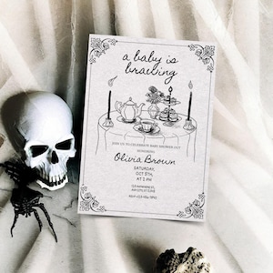 Invitación DIY &quot;Un bebé está en ciernes&quot;, plantilla de invitación para baby shower con café dibujada a mano, fiesta de té editable para baby shower, descarga de baby shower gótico