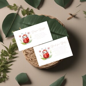 Pannolini per neonati a forma di scarpine Ladybug e biglietto per la lotteria "Libro per neonati", inserto per la lotteria "Pannolini per neonati Ladybug", download immediato, modello digitale