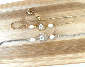 Personalized bracelet, women's bracelet, bridesmaid bracelet, wedding bracelet, bachelorette party bracelet, dried flower and resin bracelet