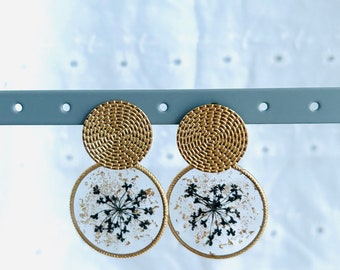 Dangling earrings - creole style - dried flowers - resin
