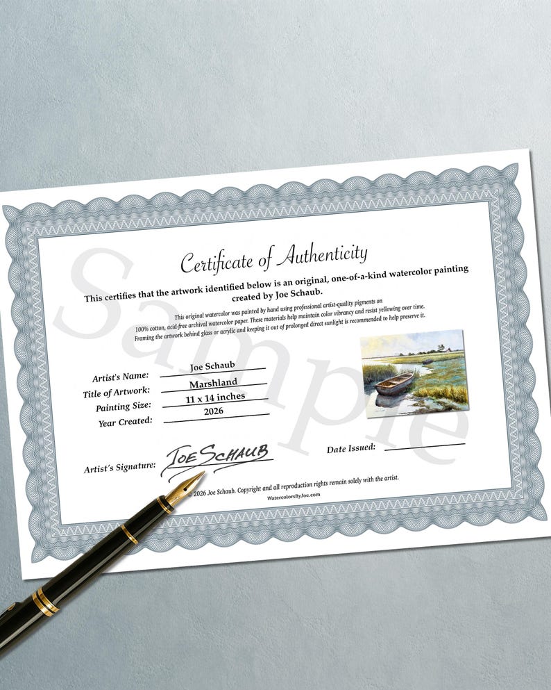 Pu&ograve; includere: Un certificato di autenticit&agrave; bianco con un bordo decorativo blu, che riporta il testo Certificate of Authenticity, l'artista Joe Schaub, il titolo Marshland, la dimensione 11 x 14 inches, l'anno 2026, un piccolo acquerello e una penna stilografica nera.