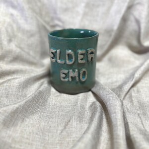 Taza de café de cerámica hecha a mano estilo emo para mayores / 414 ml