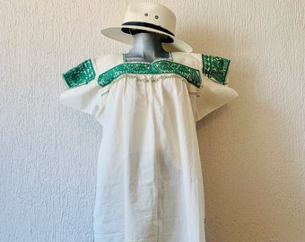 Typische mexikanische handgefertigte Bluse, mit Handstickerei in Pepenado-Technik, mexikanisches Top, handgefertigtes Top, Bohemian-Top, Hippie-Top, lateinamerikanische Mode