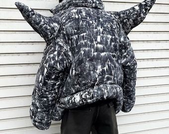 Puffy jacket with spikes made of old duvet/sustainable jacket/used materials jacket/spikey jacket/navy jacket/painted/white